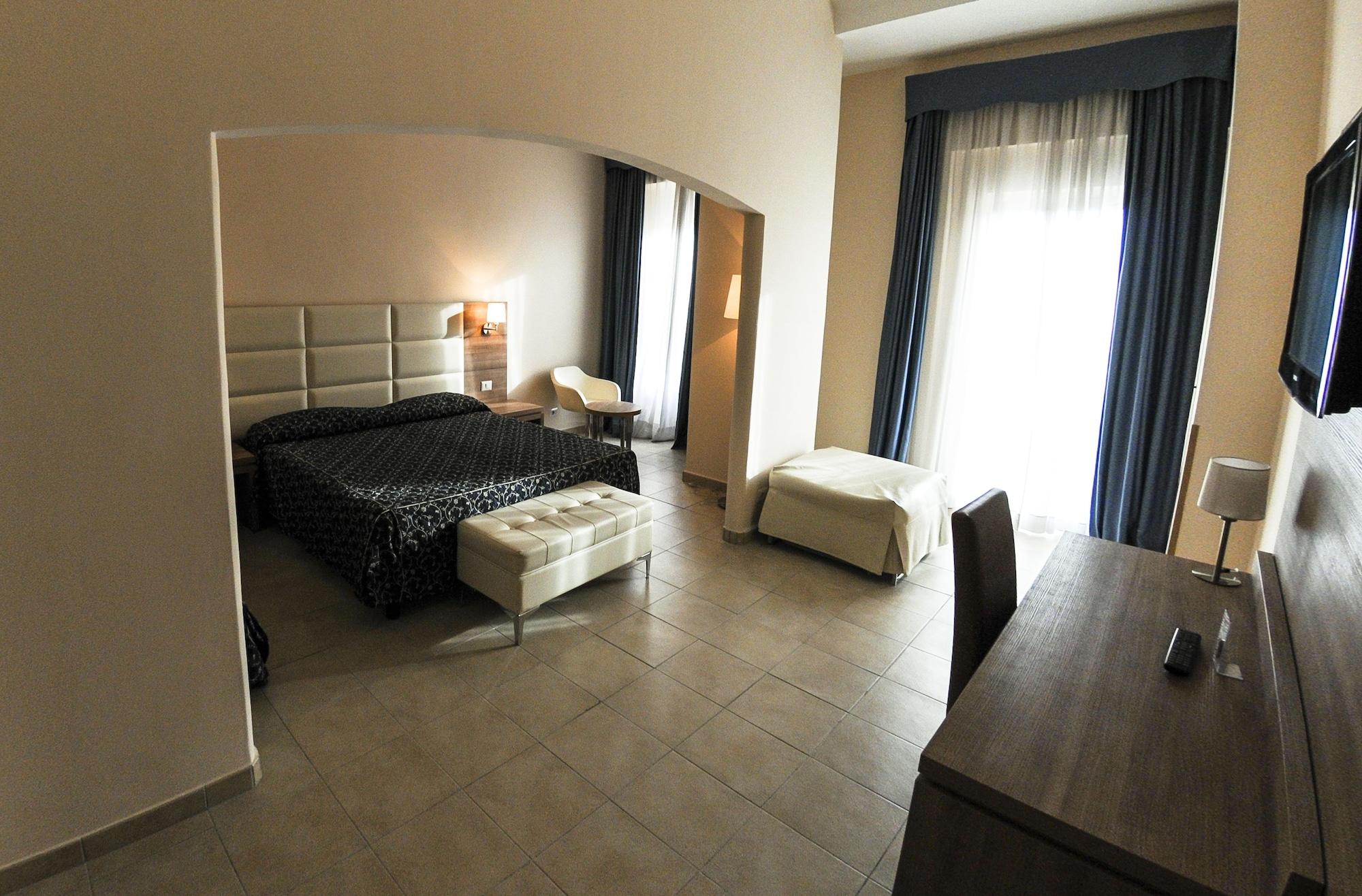 Hotel Mediterraneo Civitavecchia Bagian luar foto