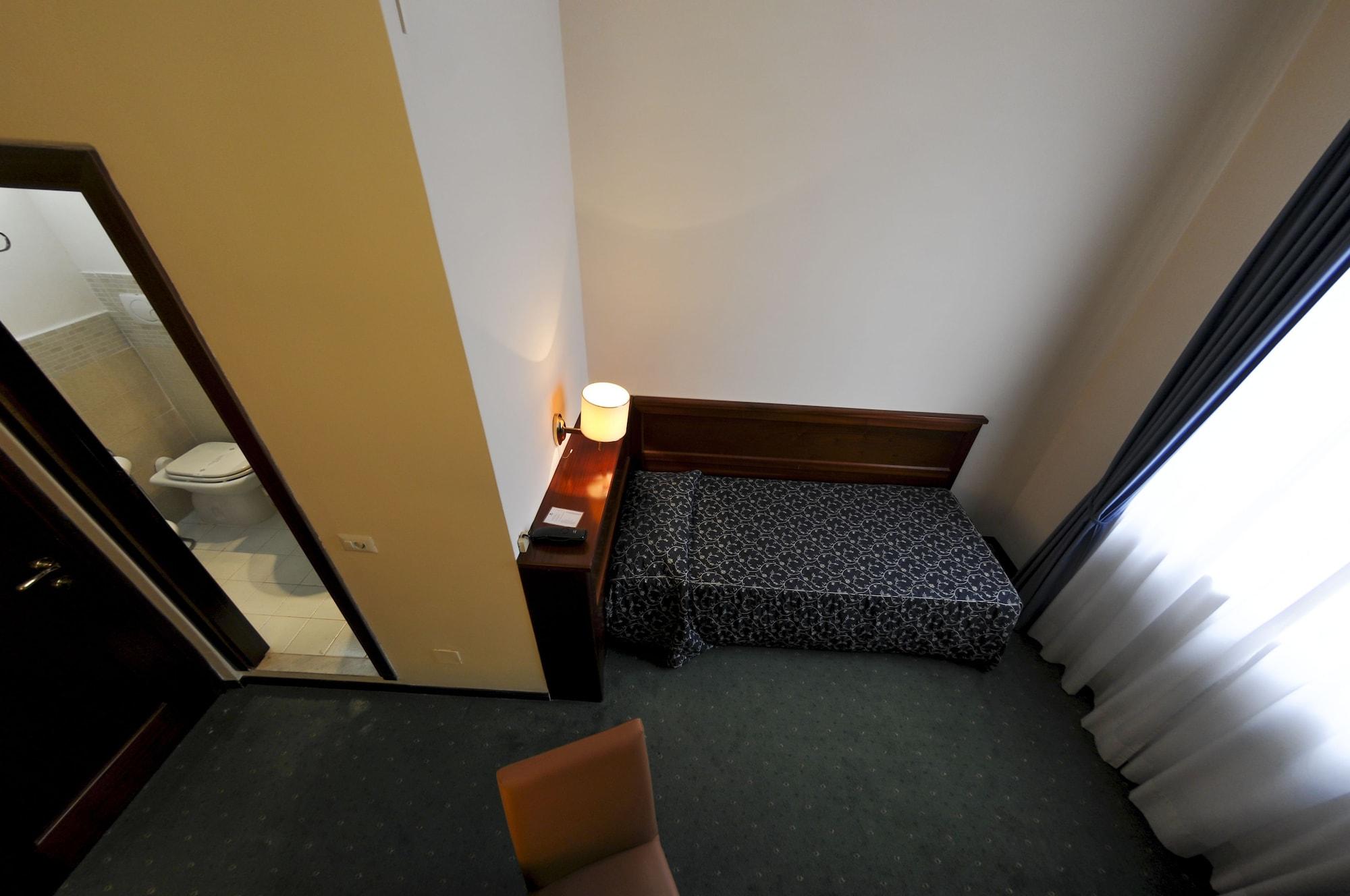 Hotel Mediterraneo Civitavecchia Bagian luar foto