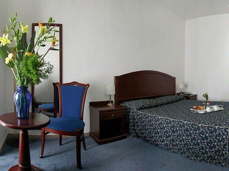 Hotel Mediterraneo Civitavecchia Ruang foto