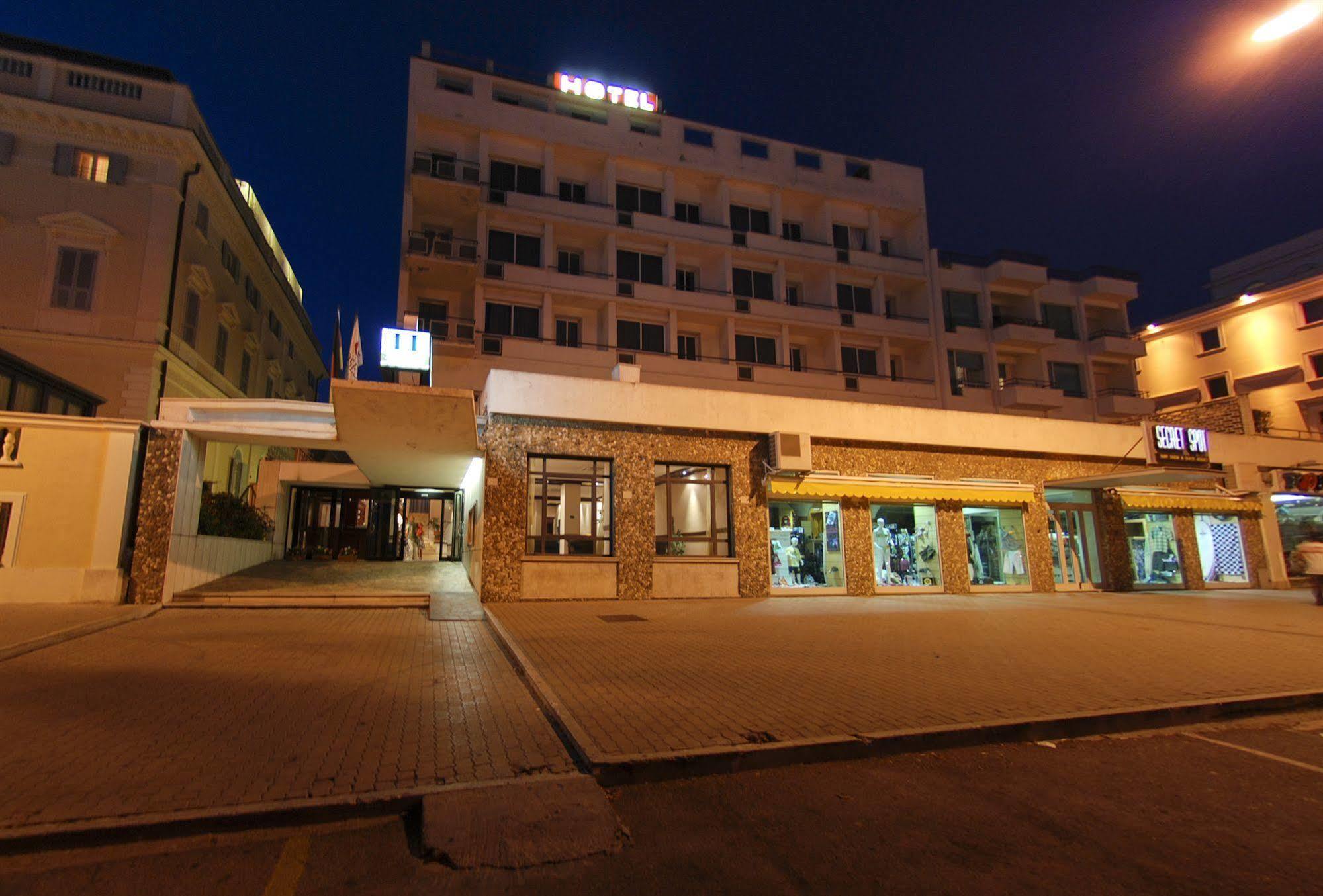Hotel Mediterraneo Civitavecchia Bagian luar foto