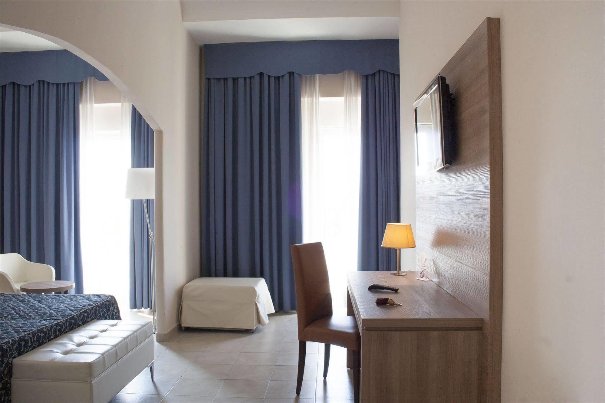 Hotel Mediterraneo Civitavecchia Bagian luar foto